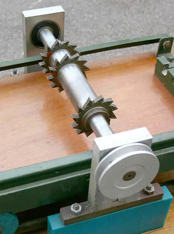 Sleeper cutting machine