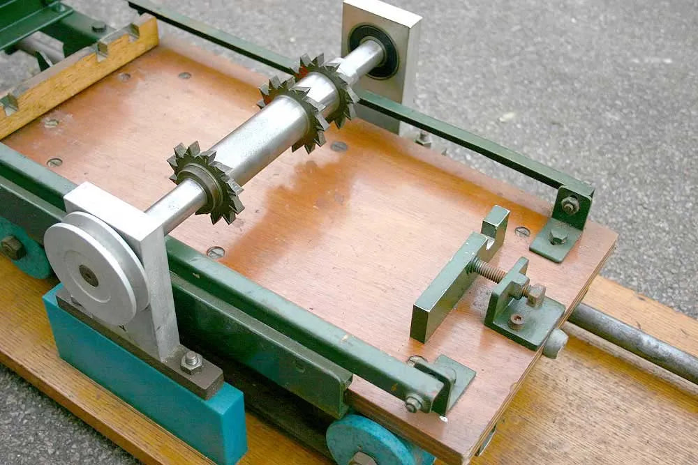 Sleeper cutting machine