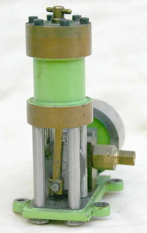 Small single cylinder sleeve valve vertical engine