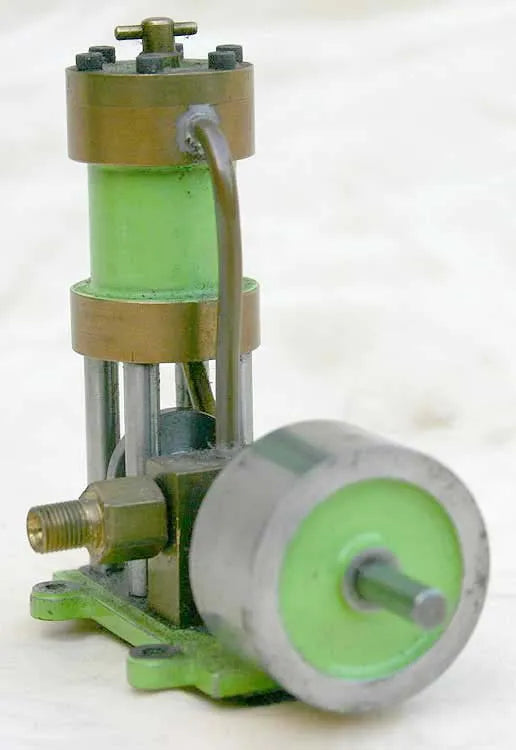 Small single cylinder sleeve valve vertical engine