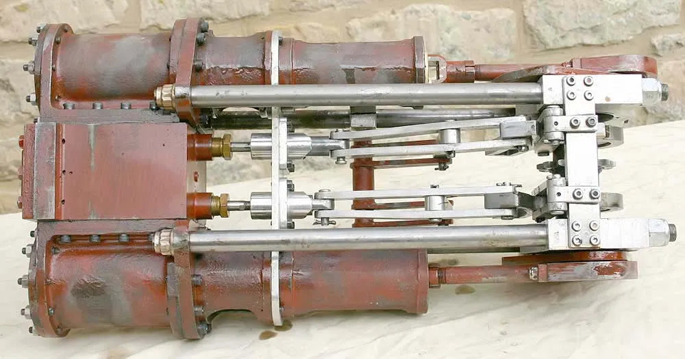 Twin cylinder steam car engine