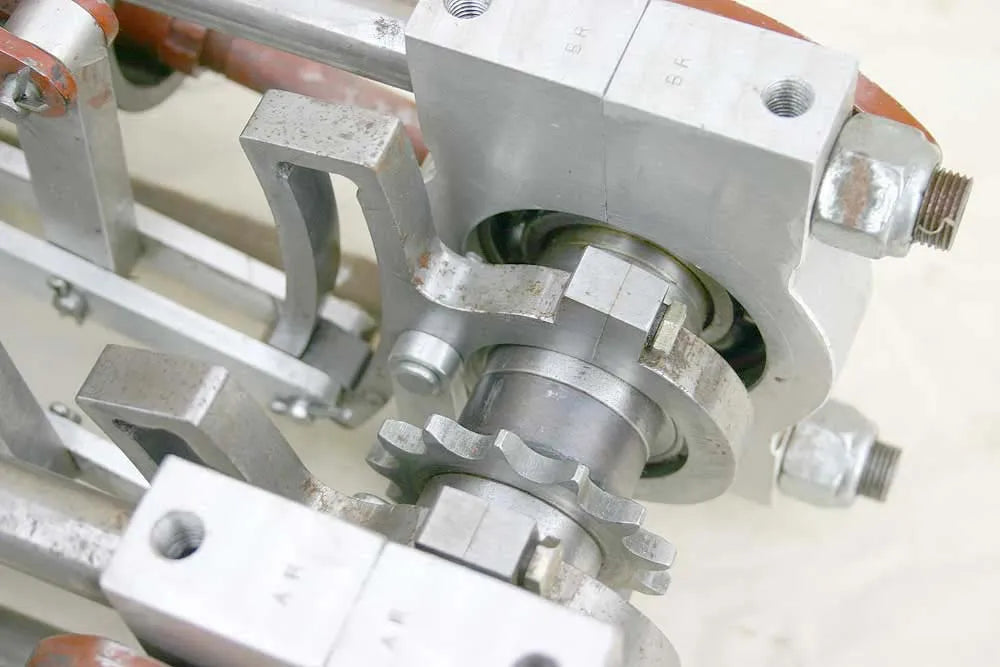 Twin cylinder steam car engine