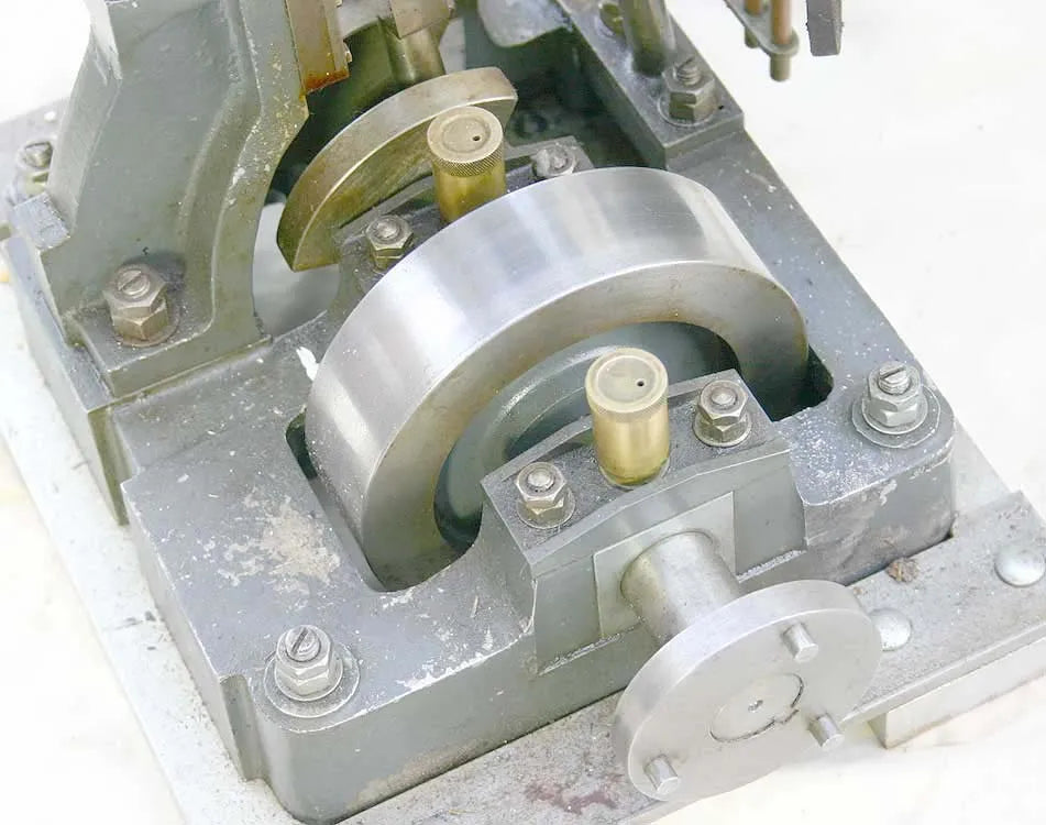 Clarkson vertical engine with reversing gear
