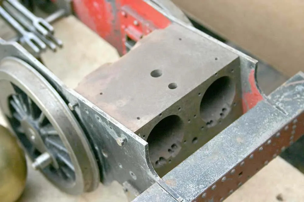 Part-built rolling chassis and castings for 5 inch gauge "Pansy"