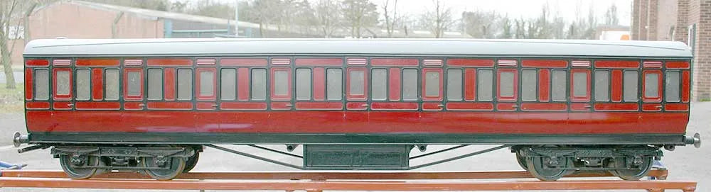 Aristocraft LMS Suburban coach with hydraulic brakes