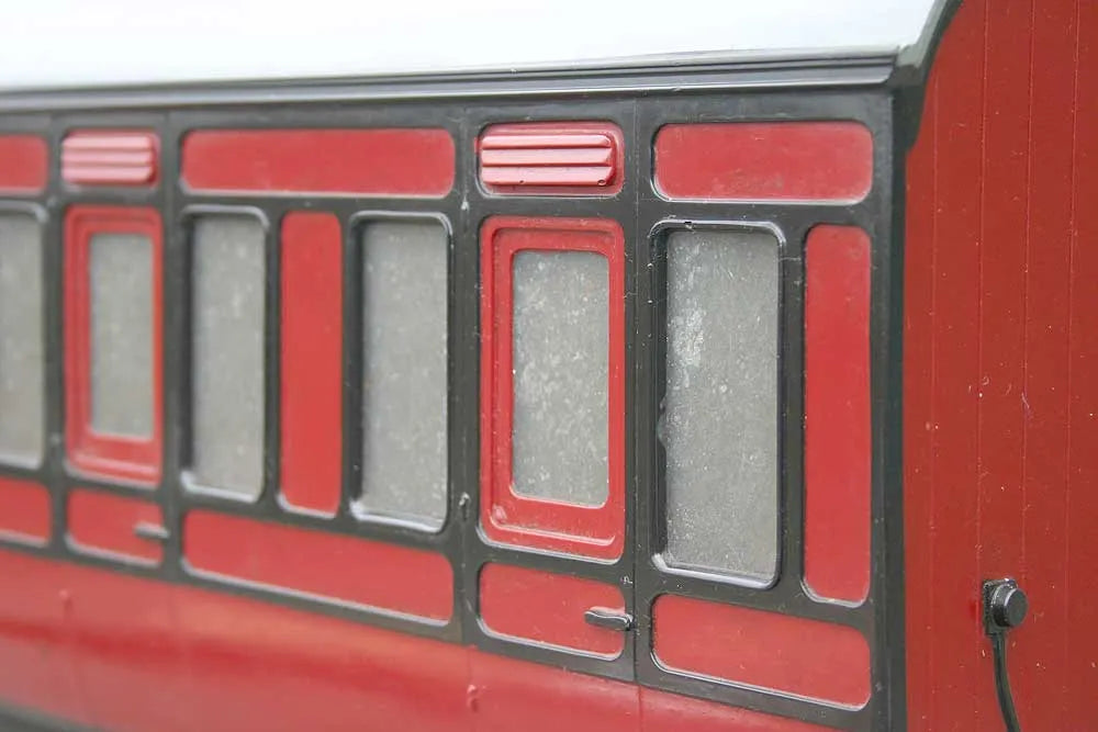 Aristocraft LMS Suburban coach with hydraulic brakes