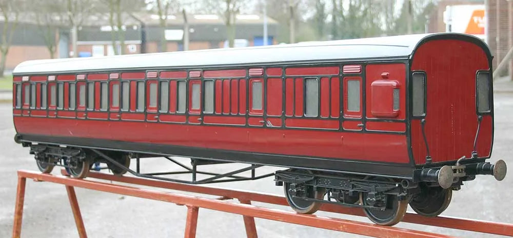 Aristocraft LMS Suburban coach unbraked