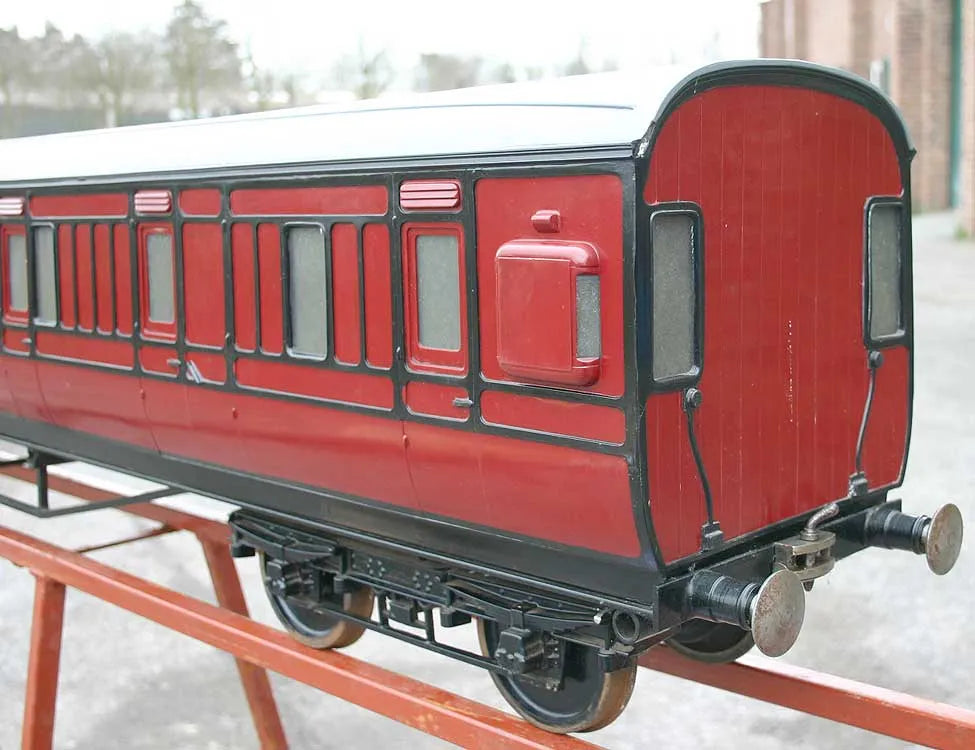 Aristocraft LMS Suburban coach unbraked