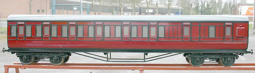 Aristocraft LMS Suburban coach unbraked