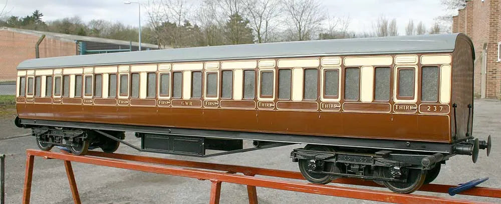 Aristocraft GWR coach with hydraulic brakes