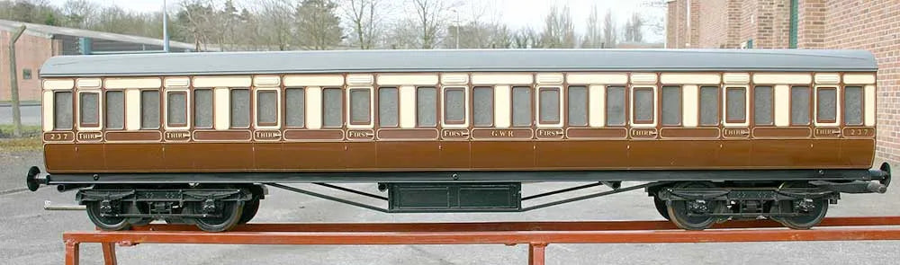 Aristocraft GWR coach with hydraulic brakes