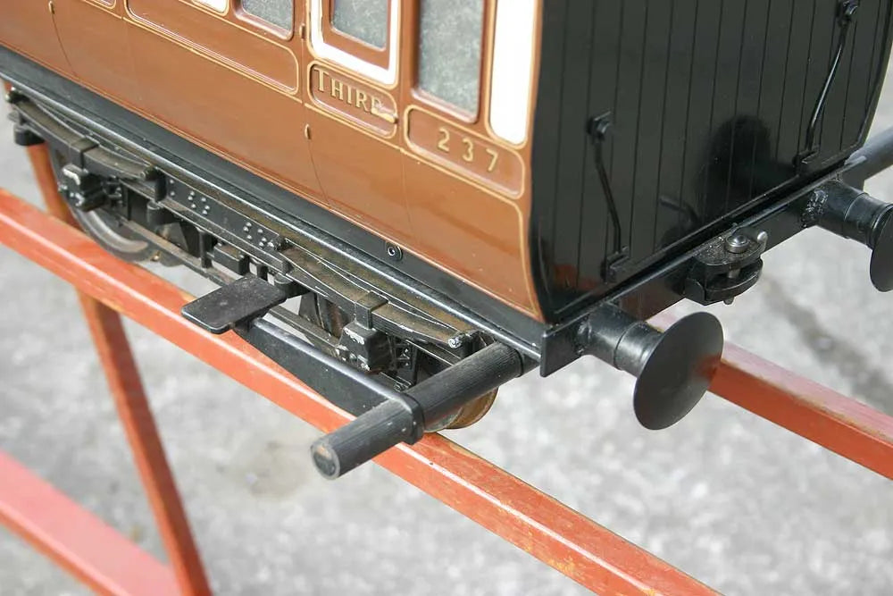 Aristocraft GWR coach with hydraulic brakes