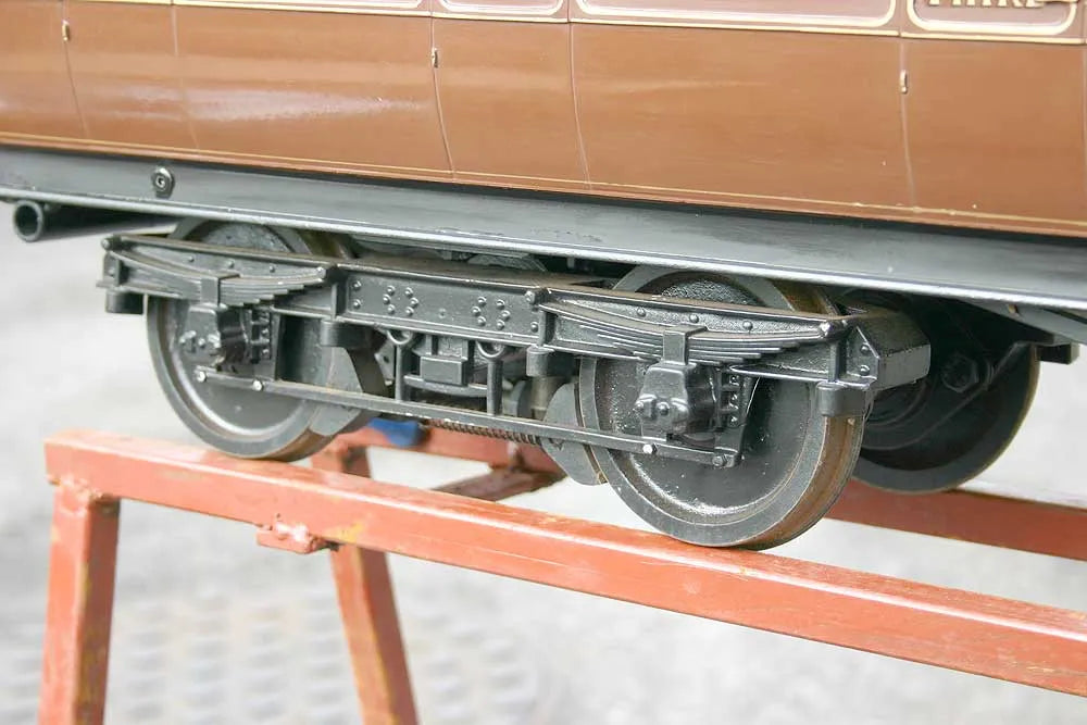 Aristocraft GWR coach with hydraulic brakes