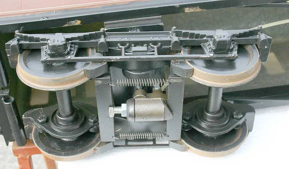 Aristocraft GWR coach with hydraulic brakes