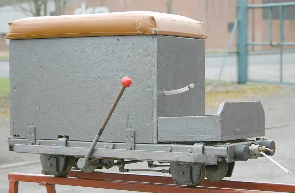 5 inch gauge braked 4 wheel driving car with water tank