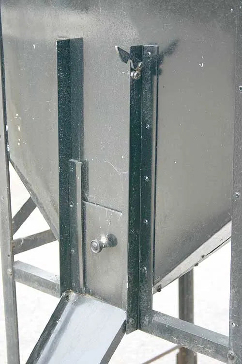 Ground level coal bunker
