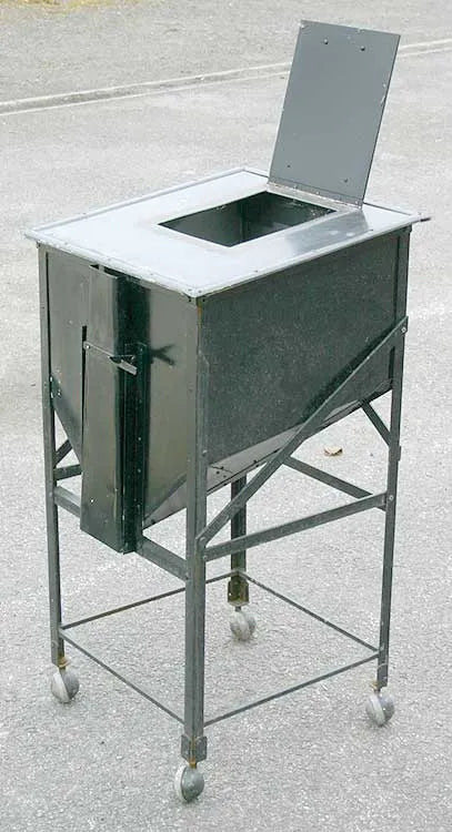 Ground level coal bunker