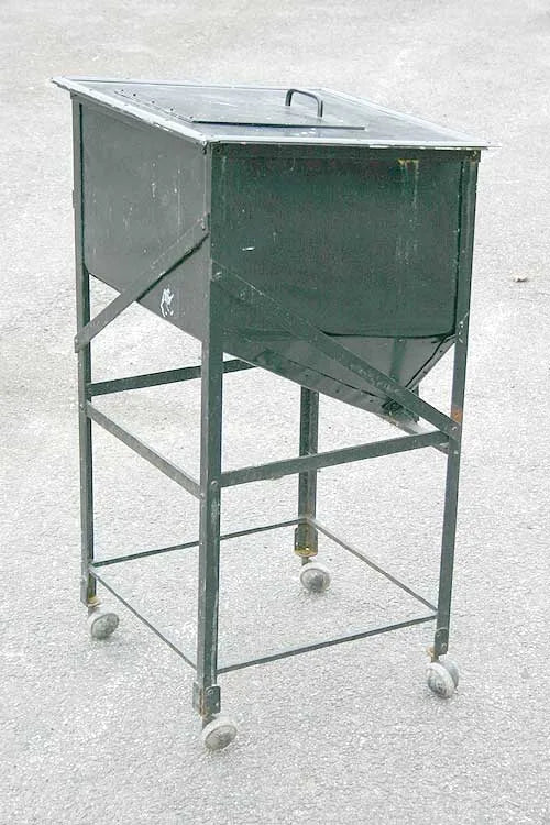 Ground level coal bunker