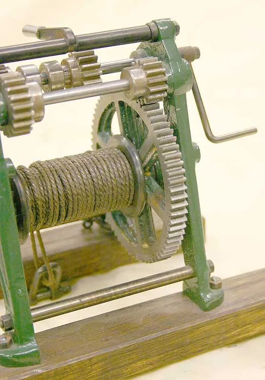 Model hand winch