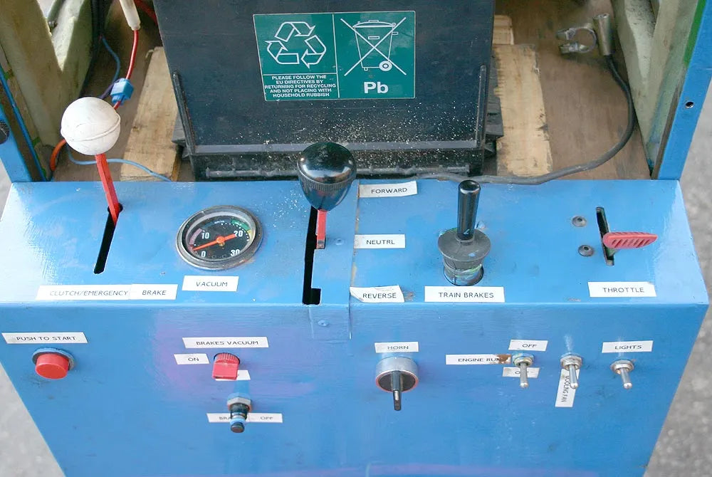 7 1/4 inch gauge petrol shunter with driving truck