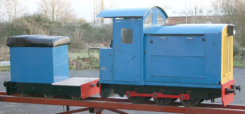 7 1/4 inch gauge petrol shunter with driving truck