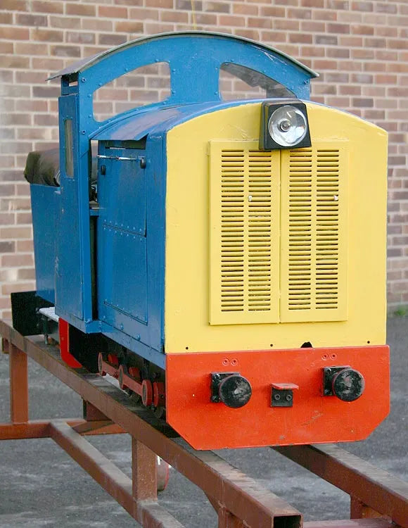 7 1/4 inch gauge petrol shunter with driving truck