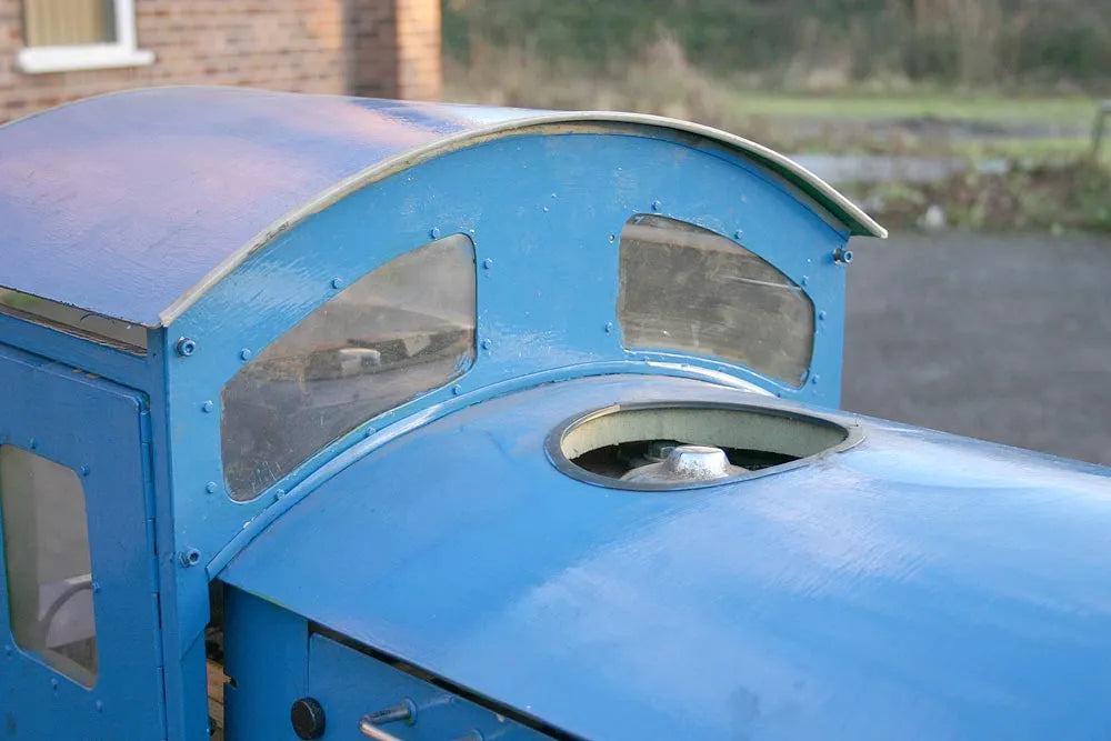7 1/4 inch gauge petrol shunter with driving truck