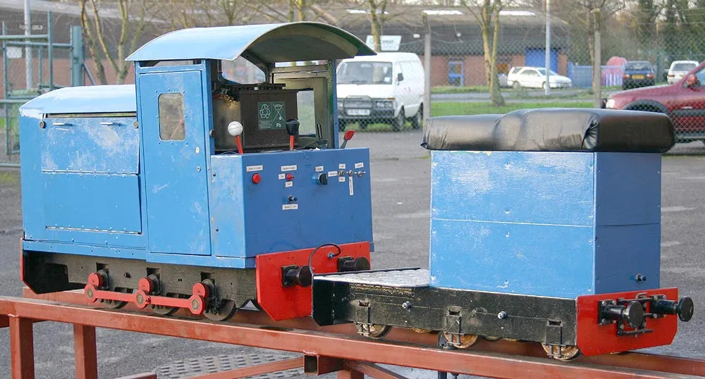 7 1/4 inch gauge petrol shunter with driving truck