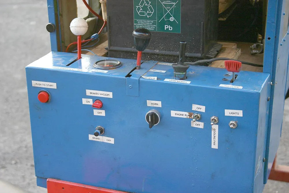 7 1/4 inch gauge petrol shunter with driving truck
