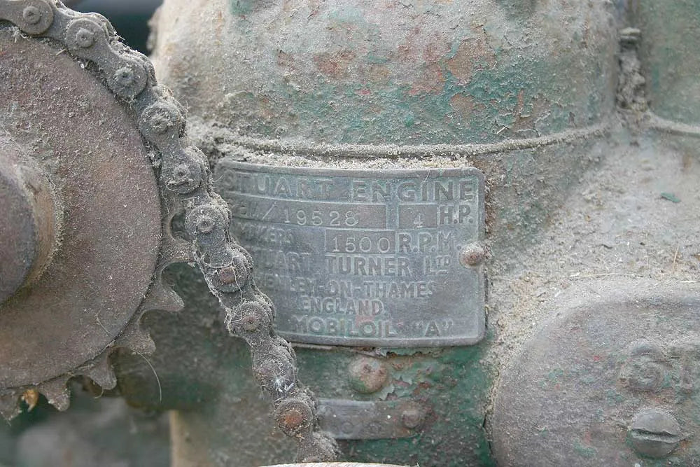 Stuart P5 marine engine