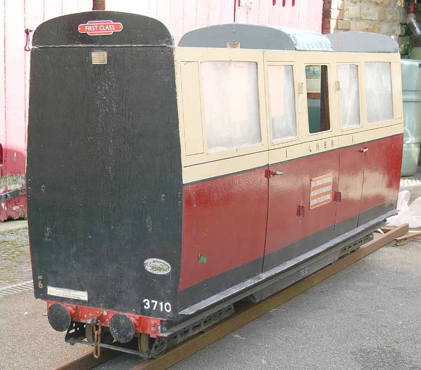 7 1/4 inch gauge Cromar White coach