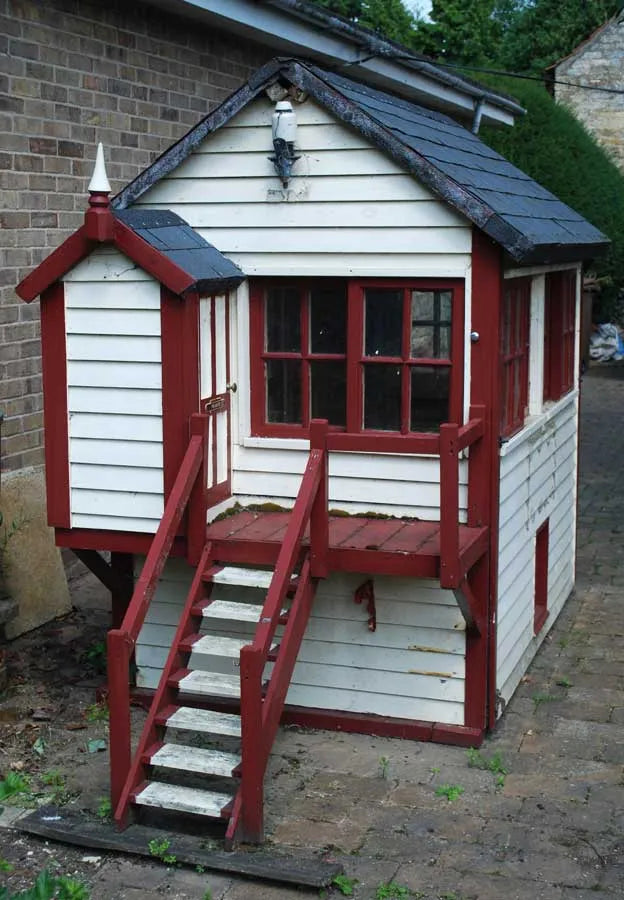 Scaleway Signals signal box (maroon)