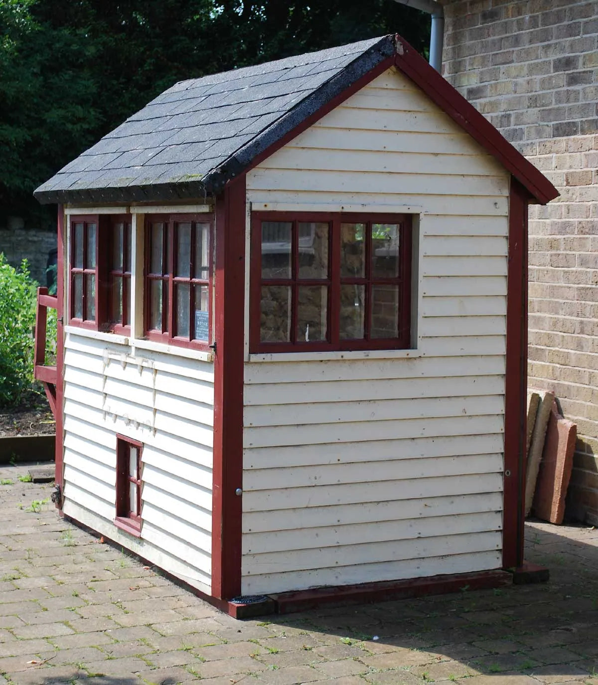 Scaleway Signals signal box (maroon)
