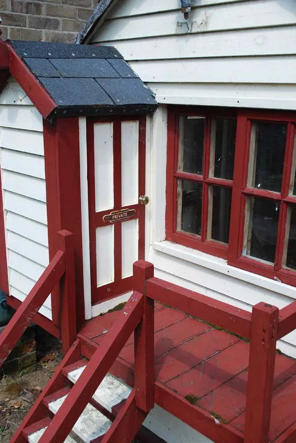 Scaleway Signals signal box (maroon)