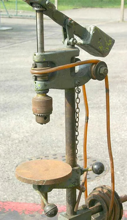 Small drilling machine