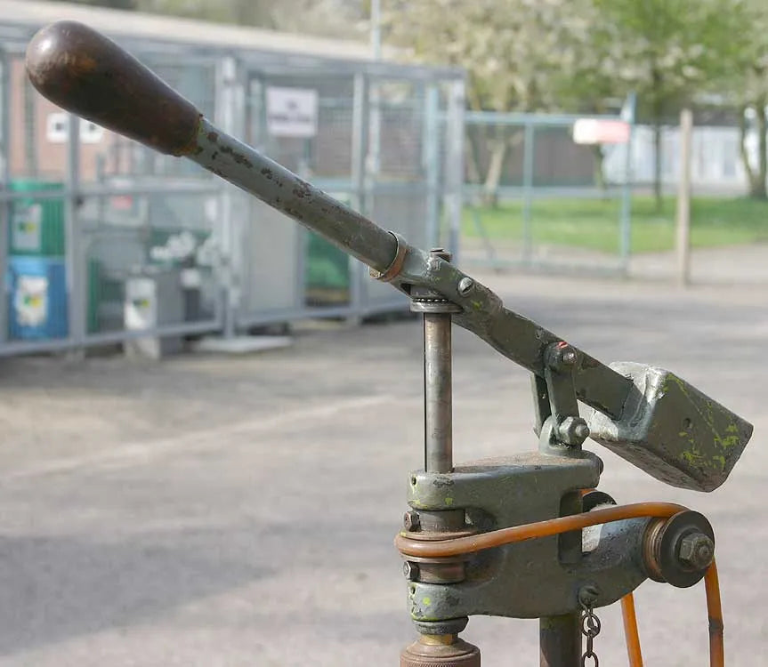 Small drilling machine