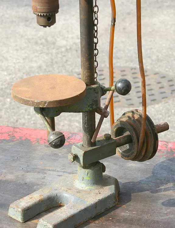 Small drilling machine