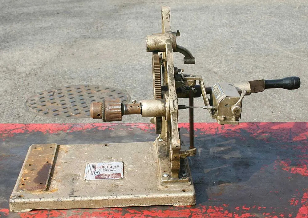 Part-dismantled coil-winding machine