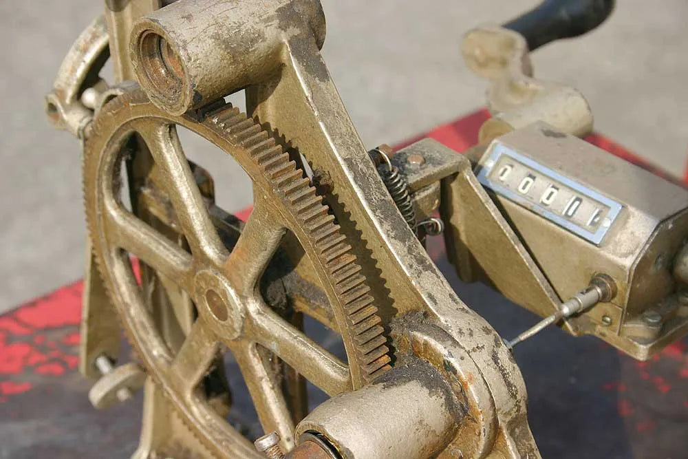 Part-dismantled coil-winding machine
