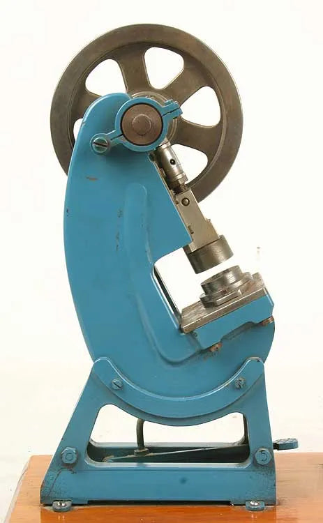 Model toggle press