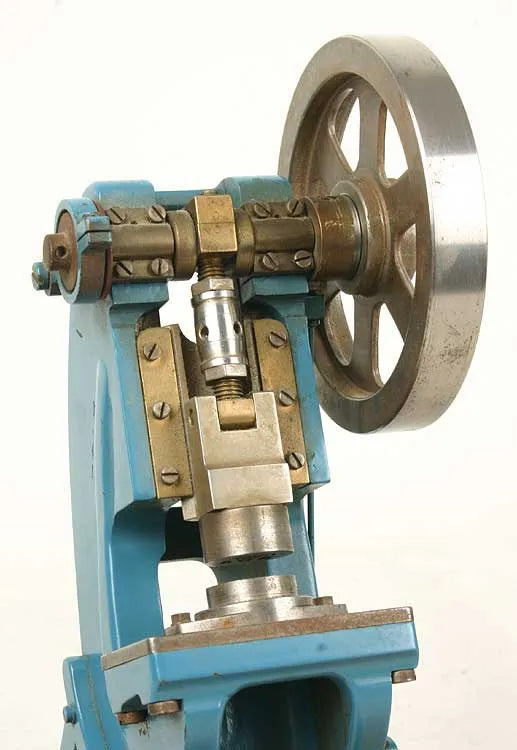 Model toggle press