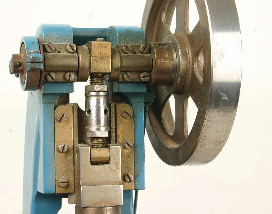 Model toggle press
