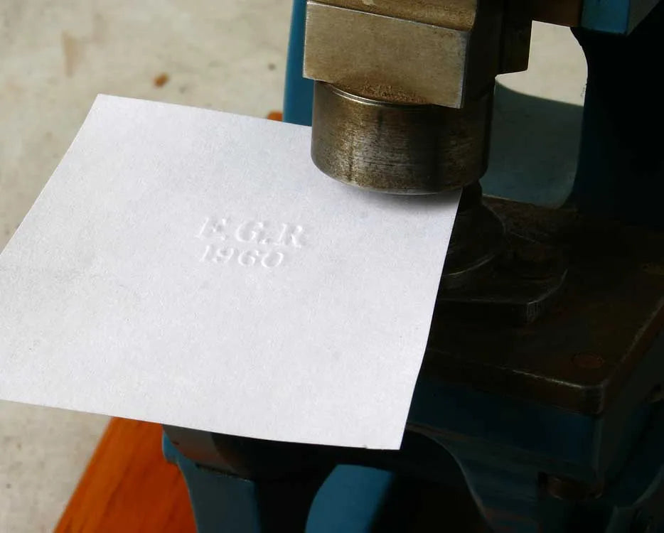 Model toggle press
