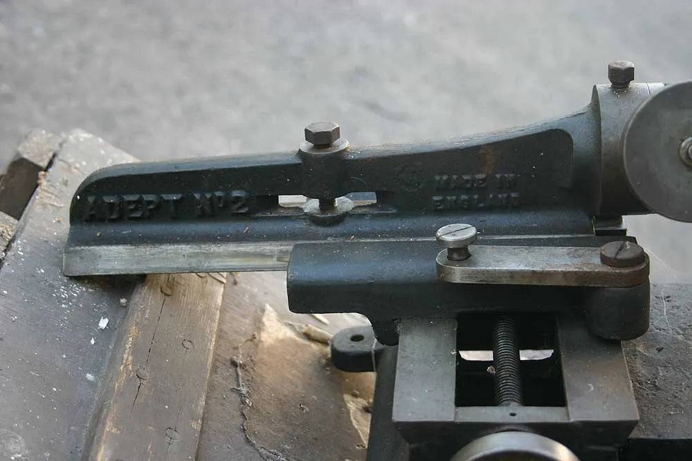 Adept No.2 hand shaper