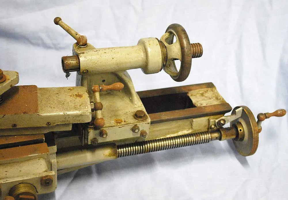 Small lathe with dividing plate, chucks etc