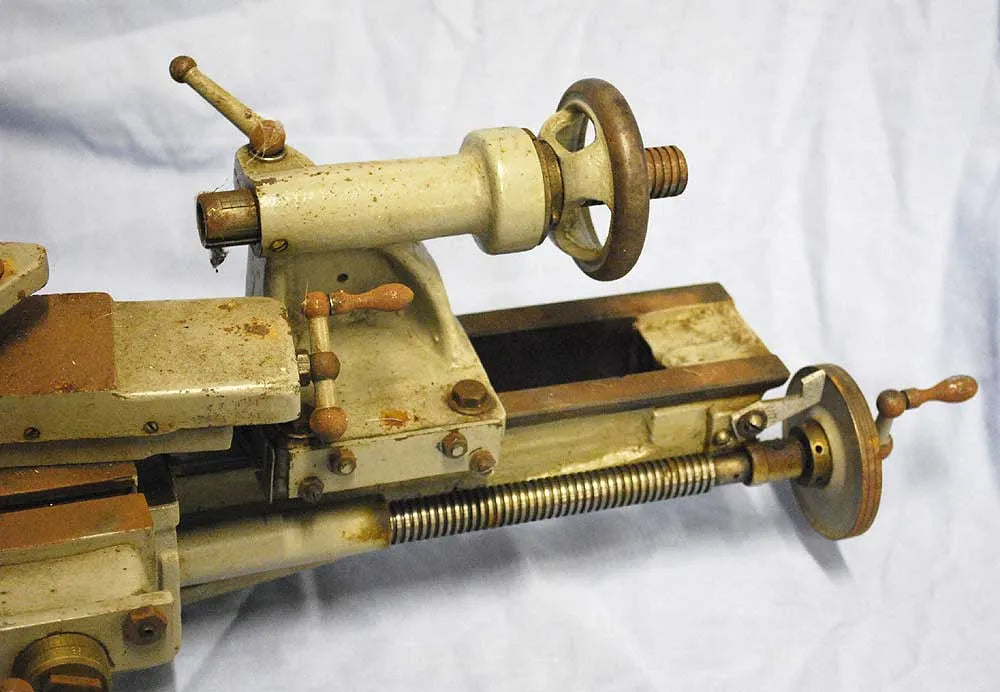 Small lathe with dividing plate, chucks etc