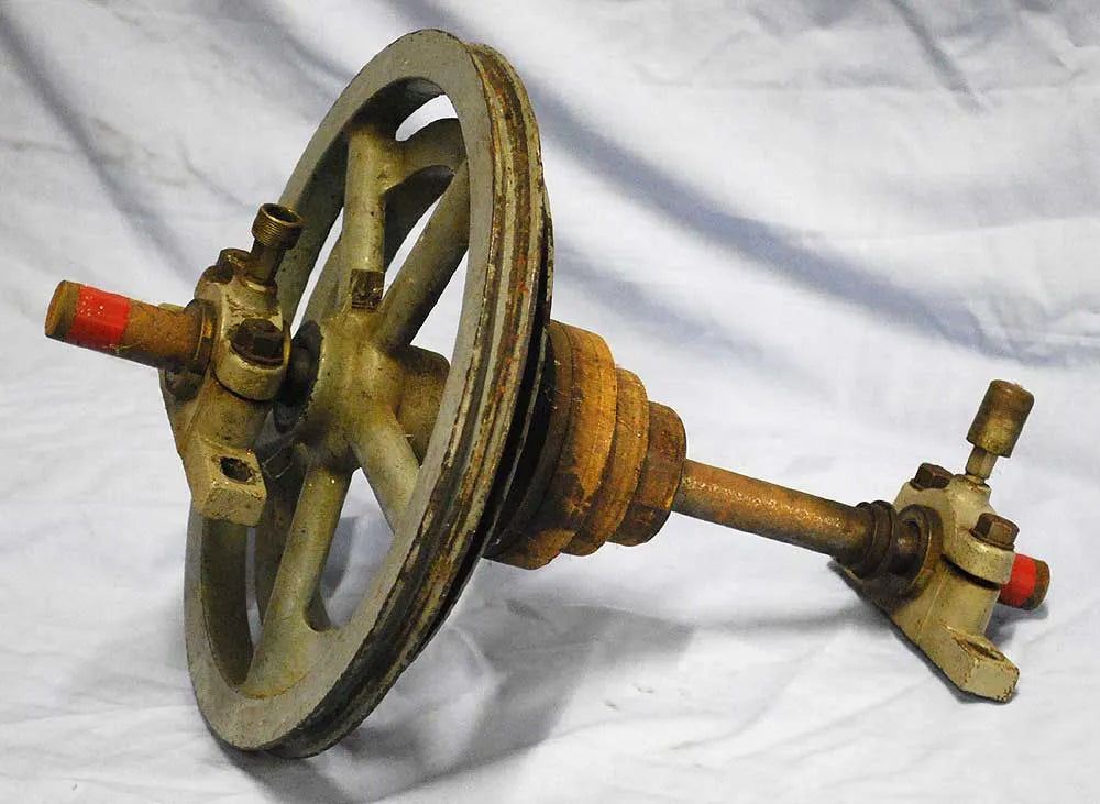 Small lathe with dividing plate, chucks etc