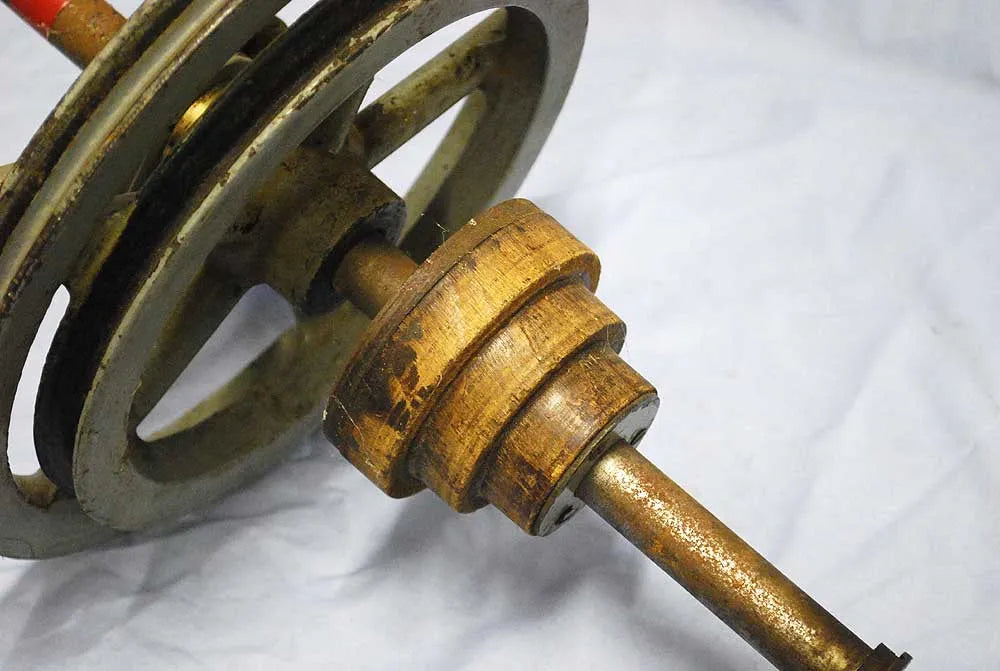 Small lathe with dividing plate, chucks etc