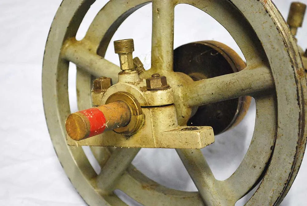 Small lathe with dividing plate, chucks etc