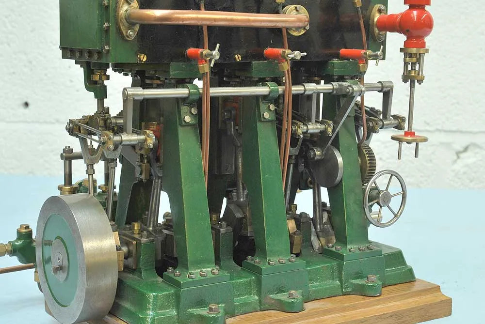 Triple expansion engine